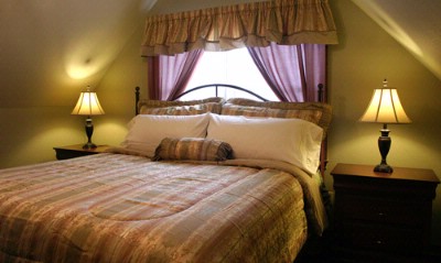 Virginia Rose Inn - Tranquility Suite Bedroom