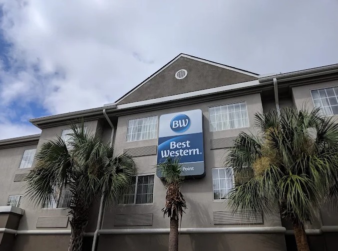 Best Western Patriots Point - 