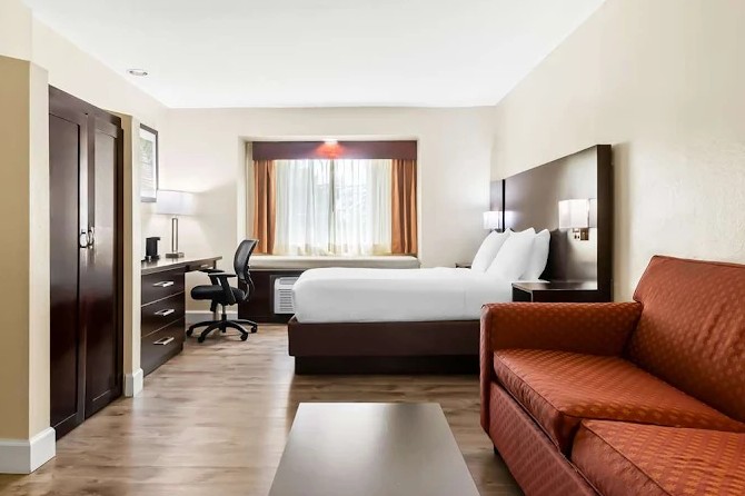 Best Western Patriots Point - 