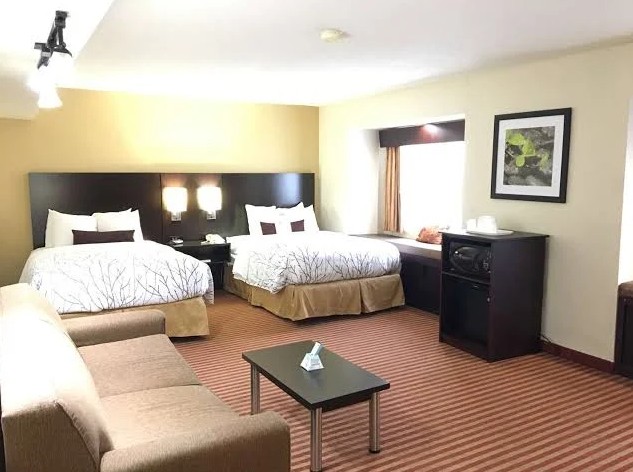 Best Western Patriots Point - 