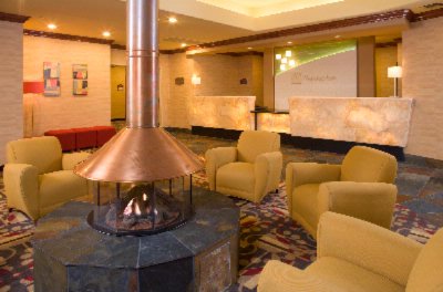 Holiday Inn Lakewood - Lobby