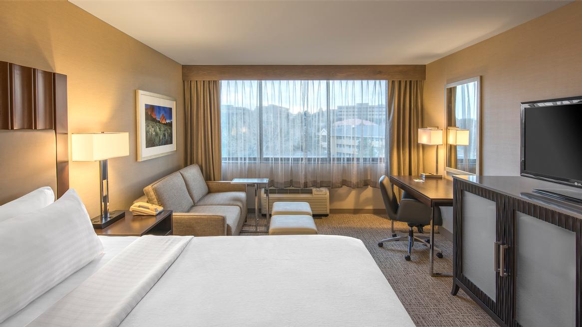 Holiday Inn Lakewood - Executive Lounge