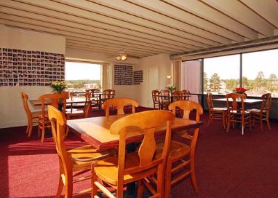 Quality Inn I 40 & I 17 - Breakfast Room Nice View Of Peaks