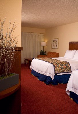 Courtyard Fayetteville - Double Queen Guest Room