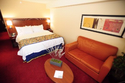 Courtyard Fayetteville - Single King Guest Room