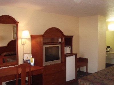 Super 8 Motel - Microwave Fridge Tv
