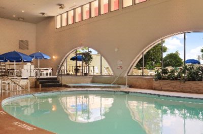 Ramada Plaza Hotel & Conference Center - Indoor Pool