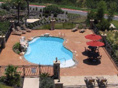 La Quinta Inn & Suites - Swimming Pool With Water Fall