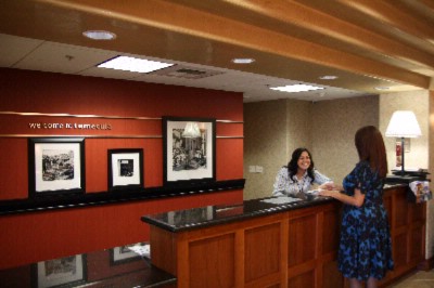 Hampton Inn & Suites Temecula - Front Desk