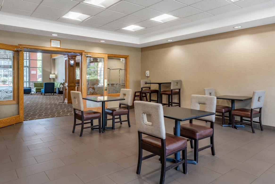 Comfort Suites Salem - 