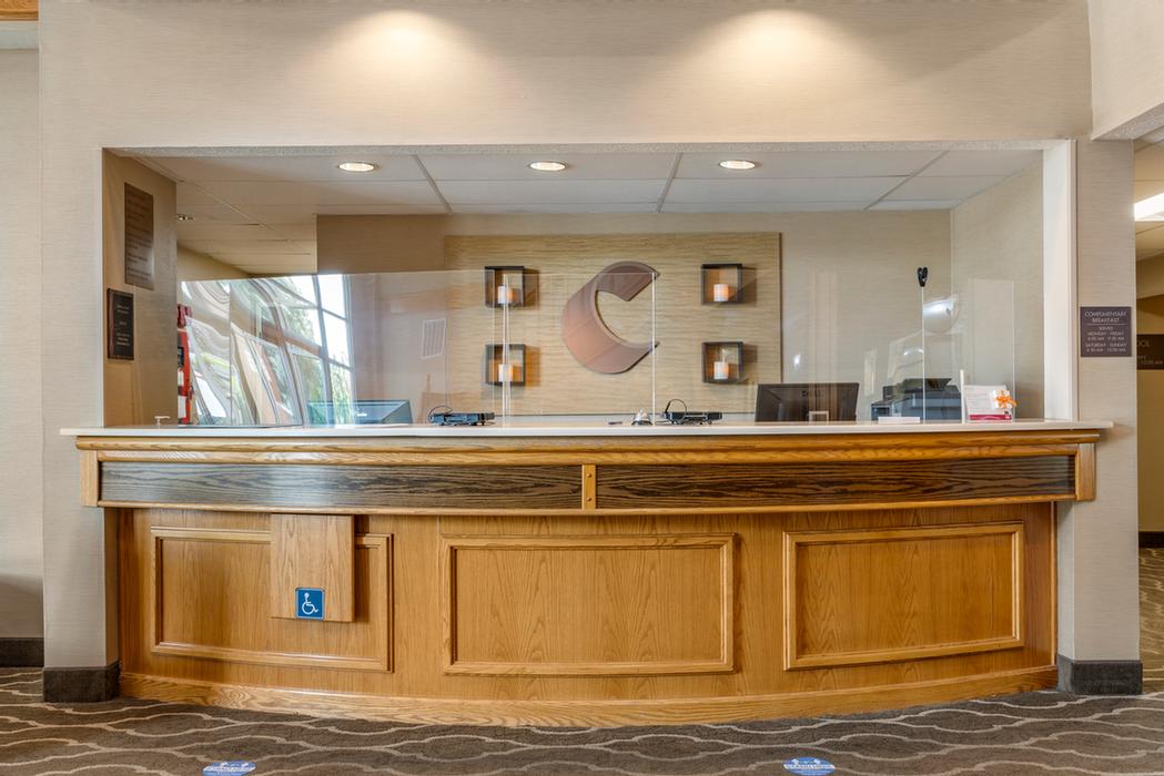 Comfort Suites Salem - 