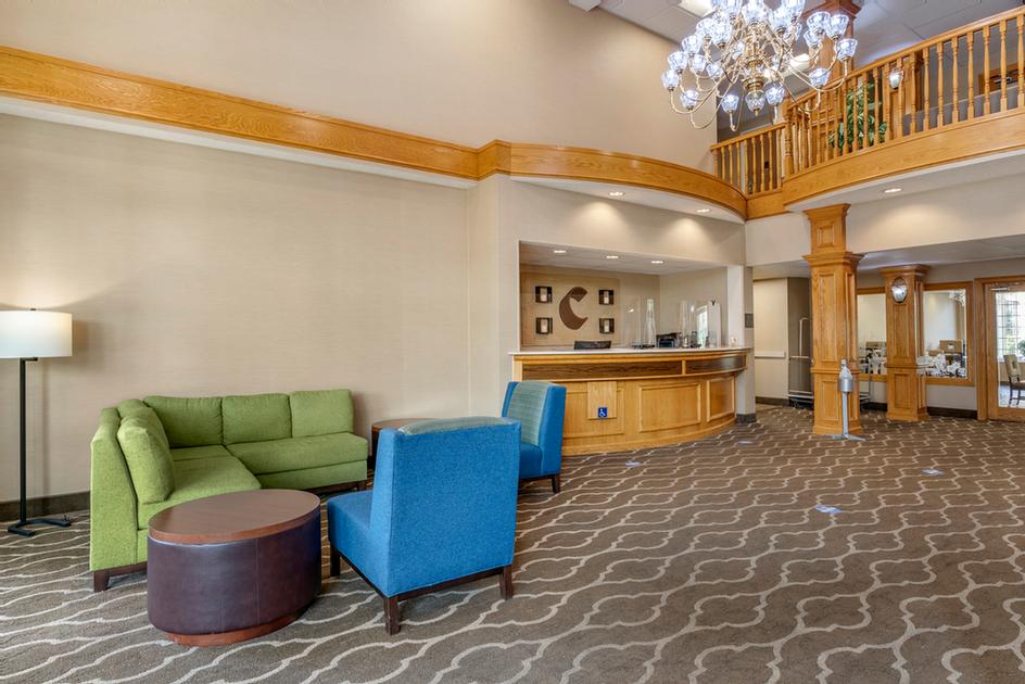 Comfort Suites Salem - 