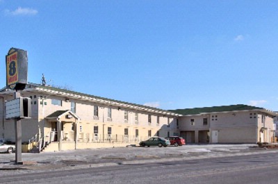 Super 8 Motel - 