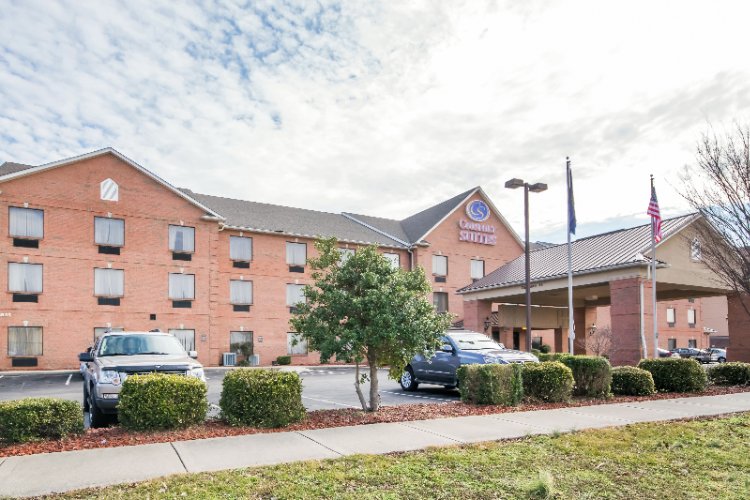 Comfort Suites - 