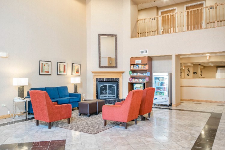 Comfort Suites - 