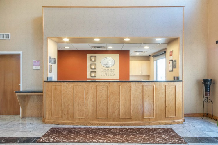 Comfort Suites - 