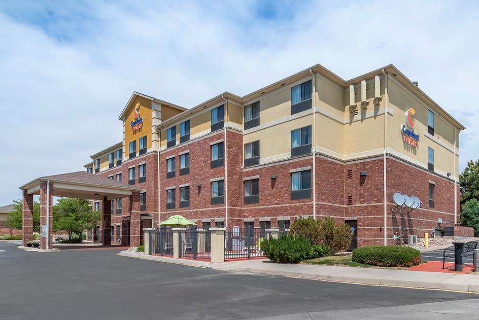 Comfort Suites Denver South - 