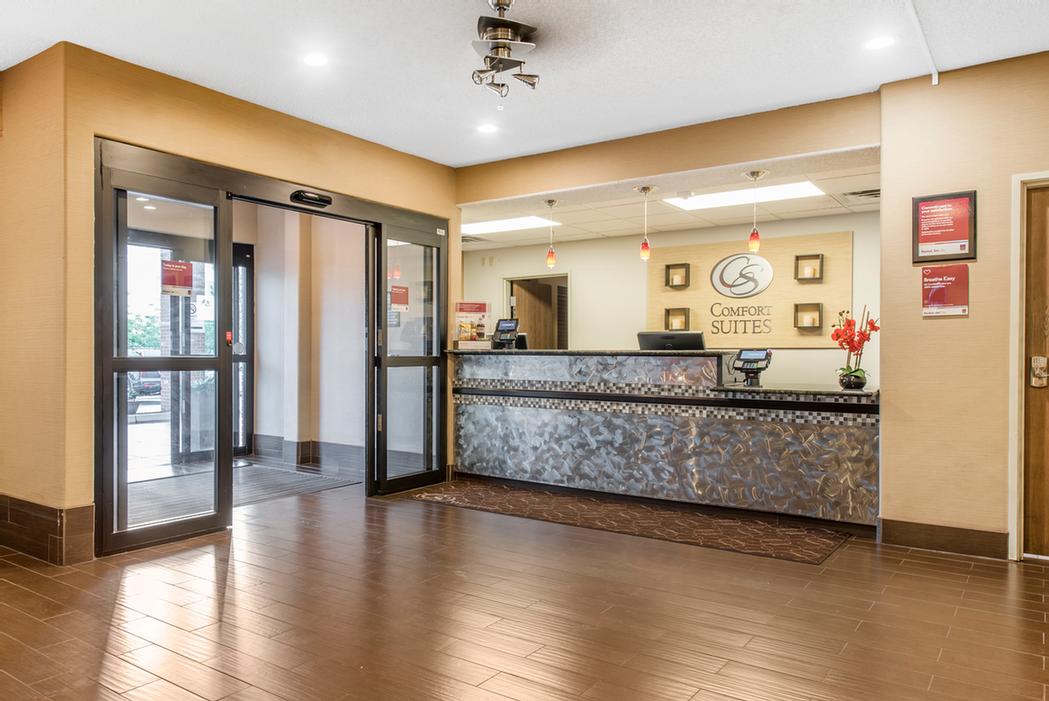 Comfort Suites Denver South - 
