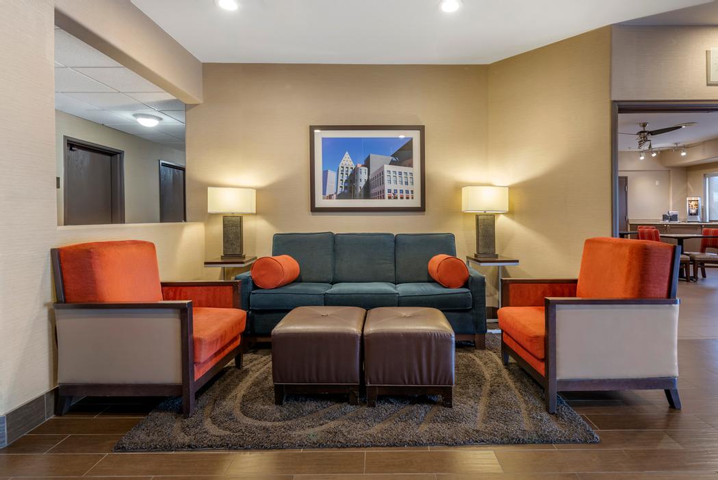 Comfort Suites Denver South - 