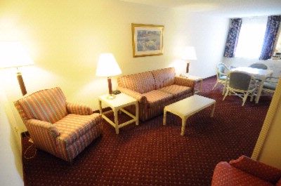 Sandusky Inn & Suites - 2 Room Suite