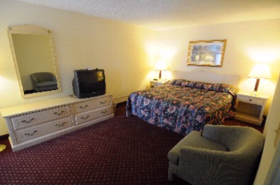 Sandusky Inn & Suites - 2 Room Suite