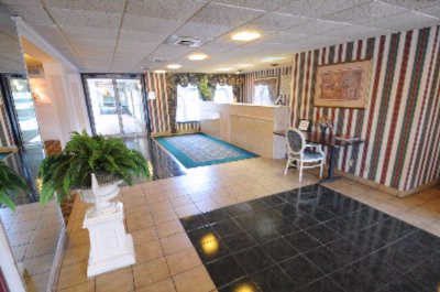 Sandusky Inn & Suites - Lobby