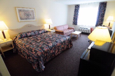 Sandusky Inn & Suites - King Bed Suite