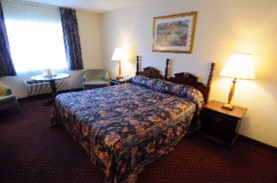 Sandusky Inn & Suites - King Bed