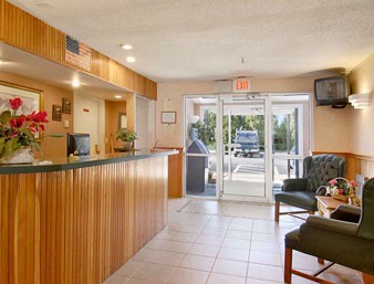 Days Inn & Suites - Hotel Lobby