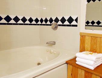 Days Inn & Suites - Hotel Bath Tub