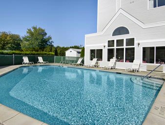 Days Inn & Suites - Hotel Outdoor Pool