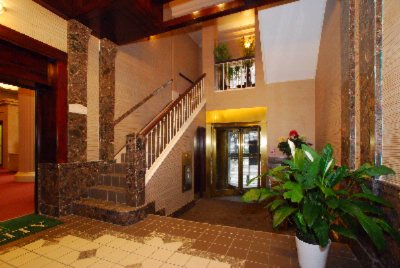 Quality Inn Downtown - Lobby Elevator Area