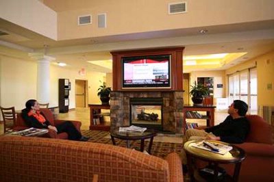 Hampton Inn & Suites Woodland - Lobby