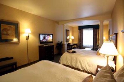 Hampton Inn & Suites Woodland - Double Queen Bedded Guestroom