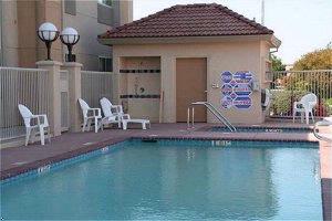 Hampton Inn & Suites Woodland - Swimming Pool