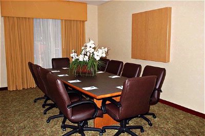 Country Inn & Suites - 