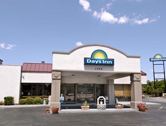 Days Inn / Airport - Front Of Hotel