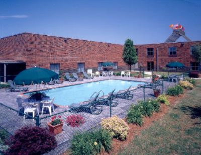 Park Inn Gateway Conference Center - Outdoor Pool-open May-september