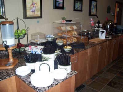 Wingate Inn & Suites Denver Tech Center - FREE Deluxe Continental Breakfast Bar