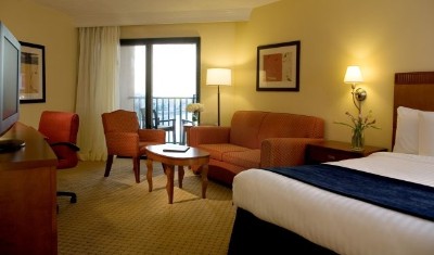 Courtyard by Marriott Isla Verde Beach Resort - King Size Bedroom