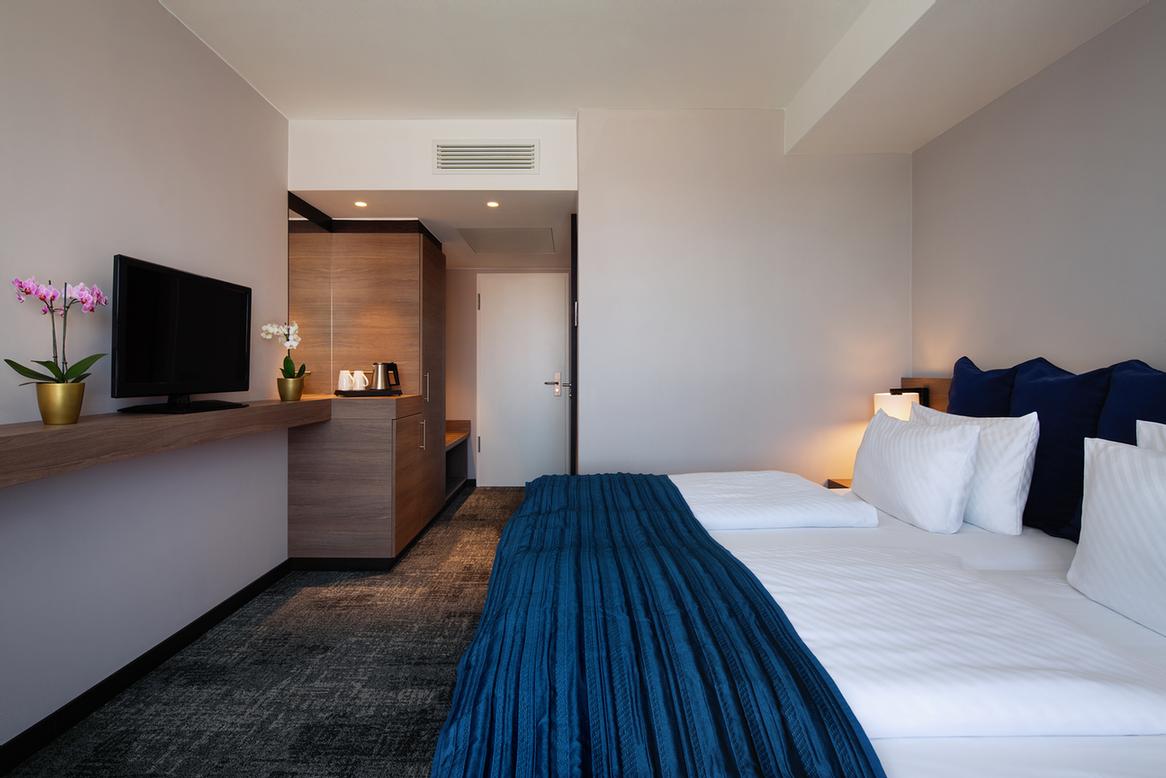 Holiday Inn Berlin City Center East - Roomservice Impression