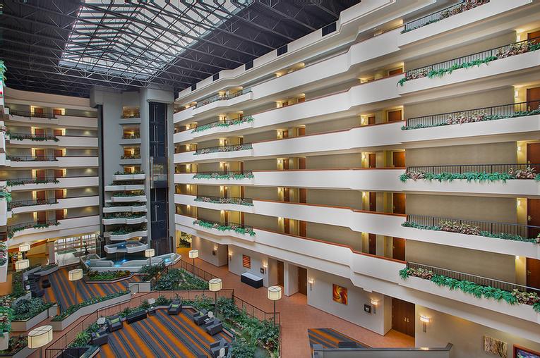 Holiday Inn University Plaza - Interior Waterfall