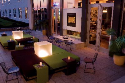Aloft Jacksonville Airport - Aloft Backyard