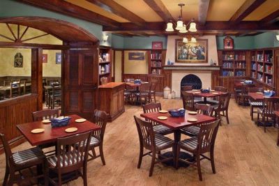 Hanover Marriott Hotel - Auld Shebeen Library