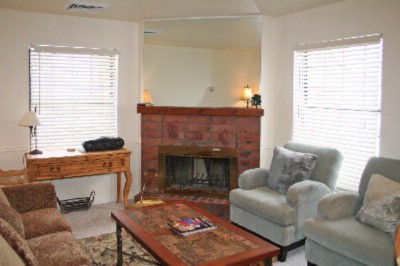 Copperbottom Inn - Living Area Pic2