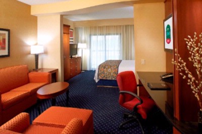 Courtyard University of Dayton - Riverview Executive King Suite