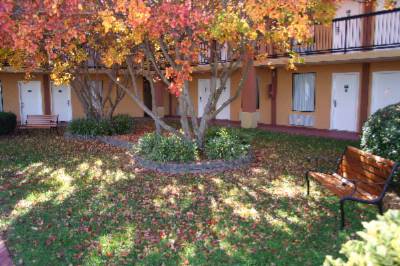 Budgetel Inn Atlanta Northeast - Front Entrance