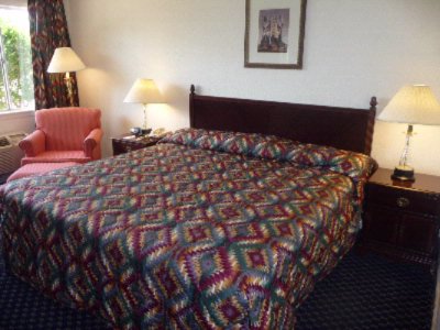 Travelodge - King Bedroom