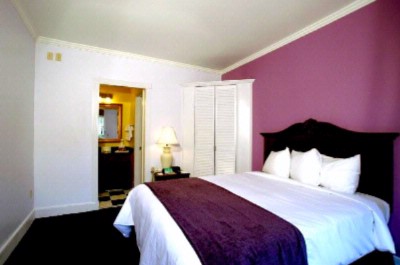 Maison St. Charles - Queen Economy Room