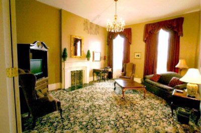 Maison St. Charles - One Bedroom Suite
